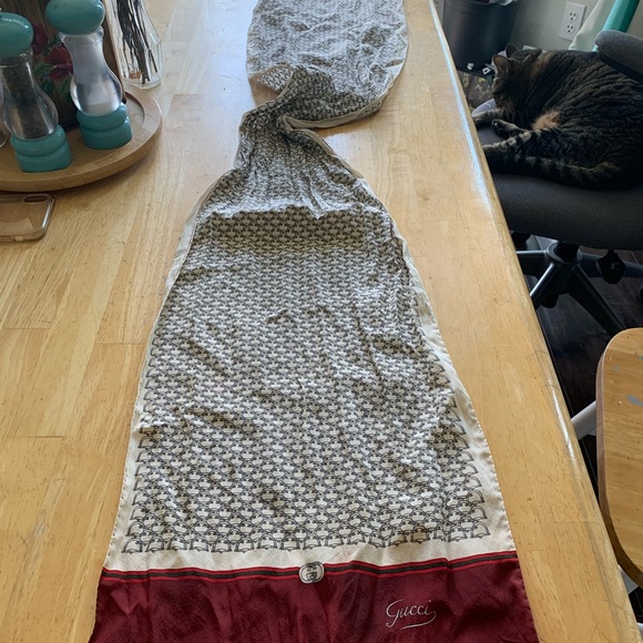 Gucci scarf . DO NOT BUY  I need help identifying/authenticating. - Picture 2 of 7